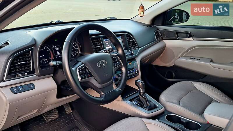 Седан Hyundai Elantra 2016 в Одессе