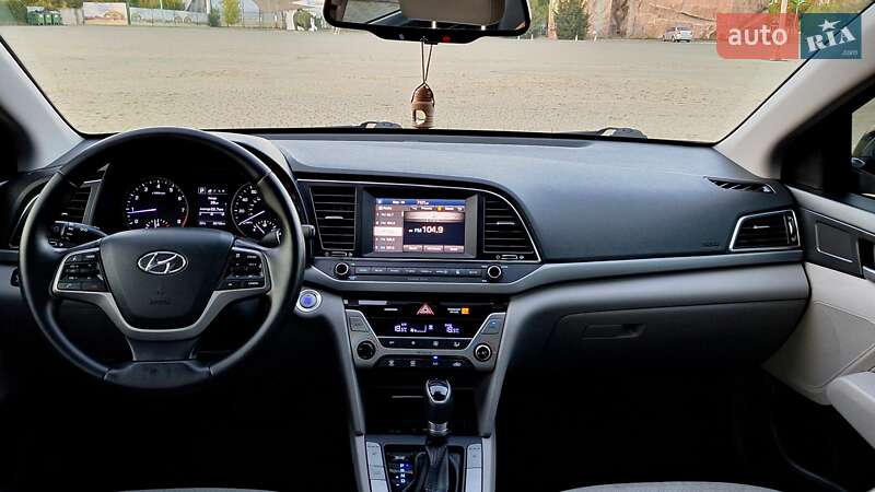 Седан Hyundai Elantra 2016 в Одессе