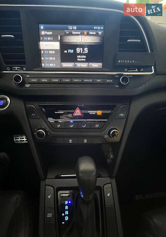 Седан Hyundai Elantra 2018 в Львове