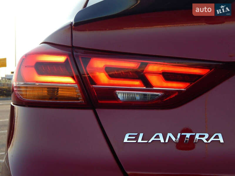 Седан Hyundai Elantra 2018 в Львове