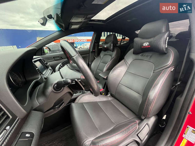 Седан Hyundai Elantra 2018 в Львове