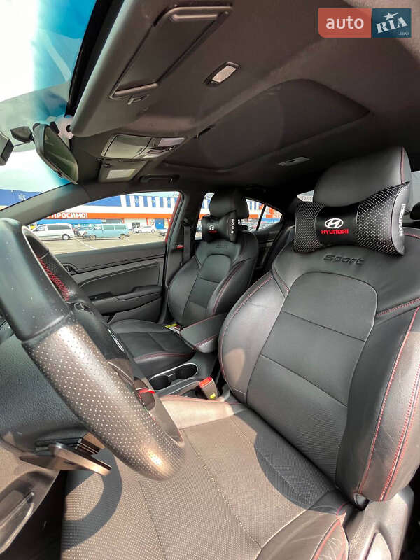 Седан Hyundai Elantra 2018 в Львове