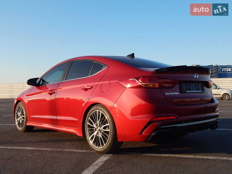 Седан Hyundai Elantra 2018 в Львове
