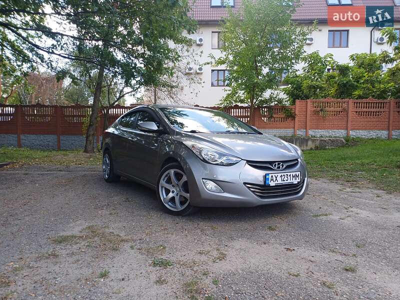 Hyundai Elantra 2012