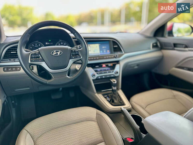 Седан Hyundai Elantra 2016 в Днепре