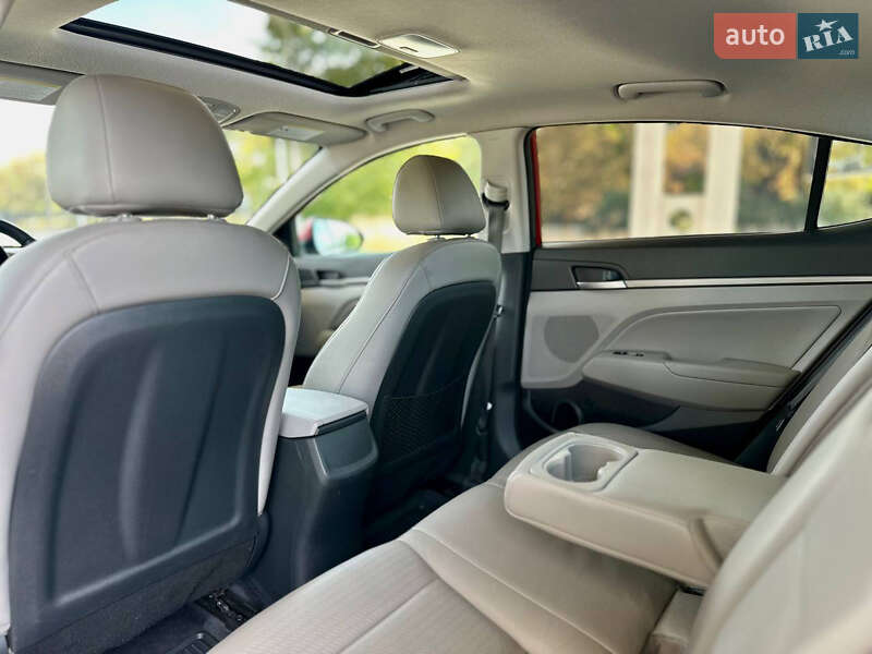 Седан Hyundai Elantra 2016 в Днепре