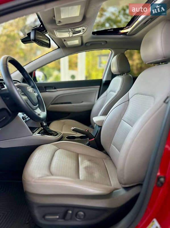 Седан Hyundai Elantra 2016 в Днепре