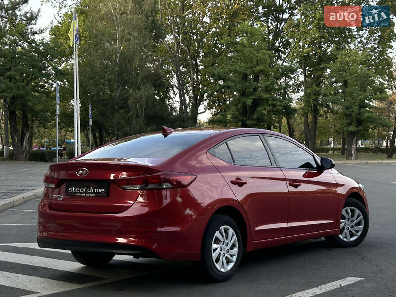 Седан Hyundai Elantra 2017 в Николаеве