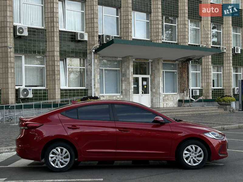Седан Hyundai Elantra 2017 в Николаеве