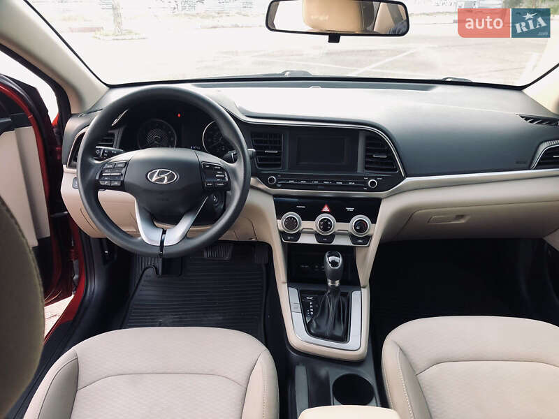 Седан Hyundai Elantra 2019 в Одессе