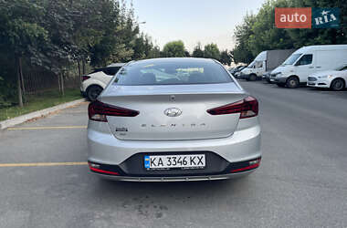 Седан Hyundai Elantra 2018 в 