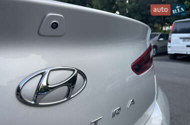 Седан Hyundai Elantra 2018 в 