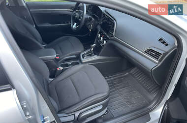 Седан Hyundai Elantra 2018 в 