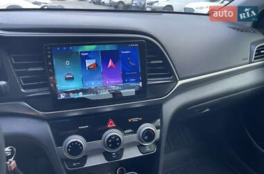 Седан Hyundai Elantra 2018 в 