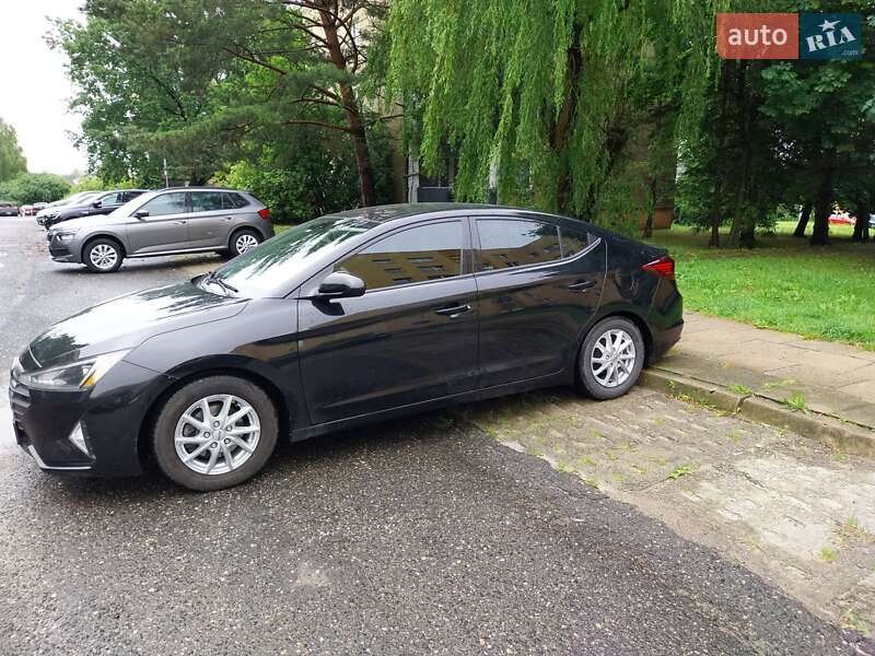 Седан Hyundai Elantra 2019 в Одессе