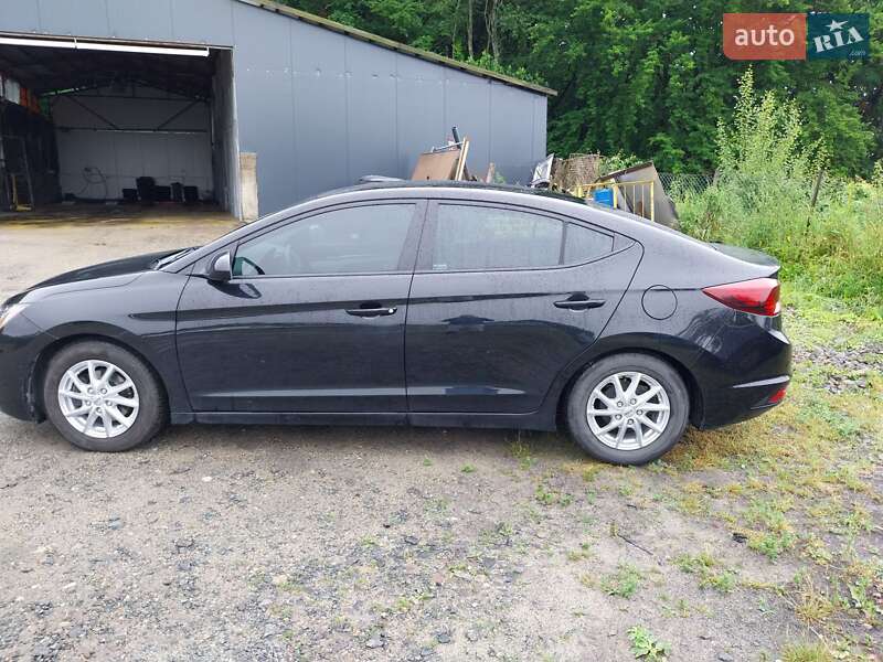 Седан Hyundai Elantra 2019 в Одессе