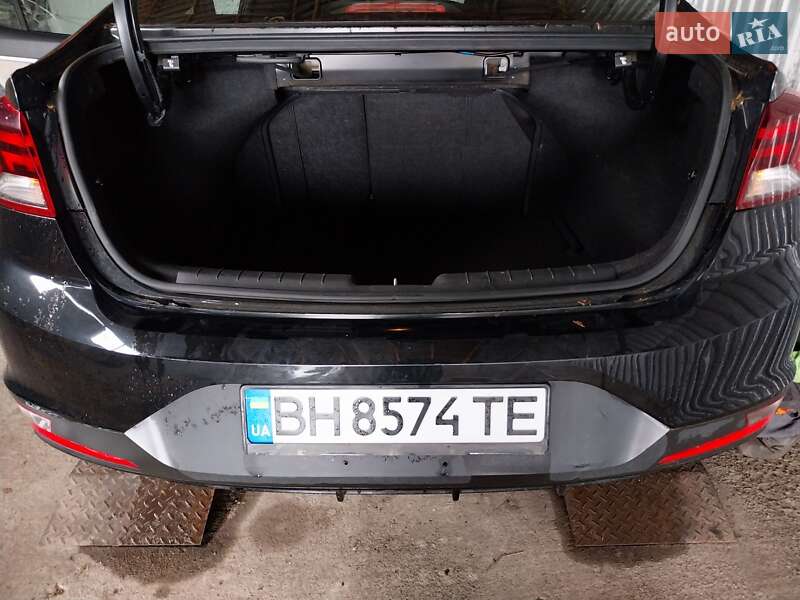 Седан Hyundai Elantra 2019 в Одессе