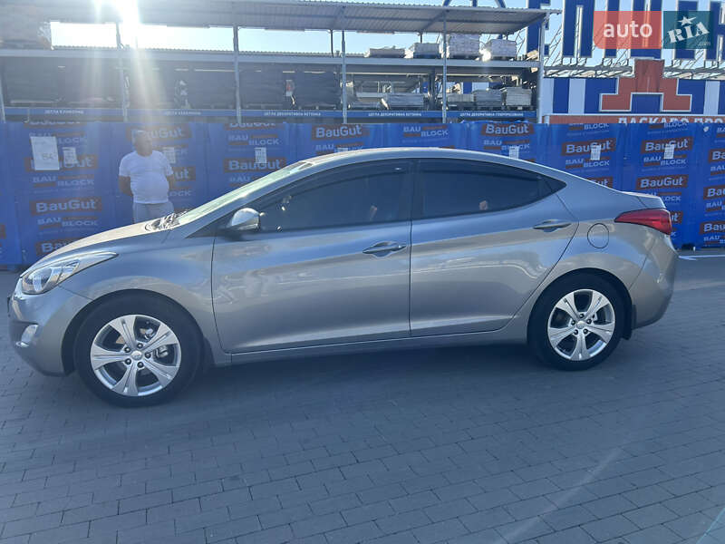 Седан Hyundai Elantra 2011 в Прилуках