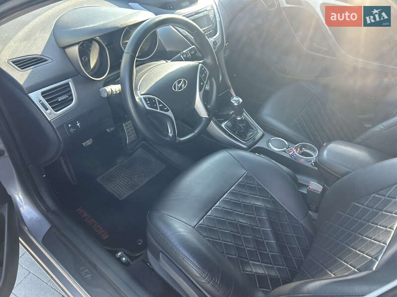 Седан Hyundai Elantra 2011 в Прилуках