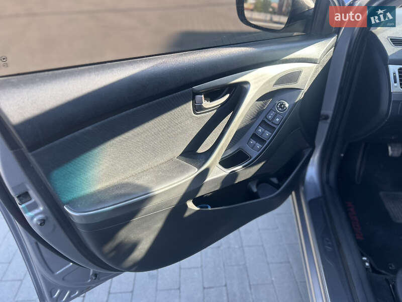 Седан Hyundai Elantra 2011 в Прилуках