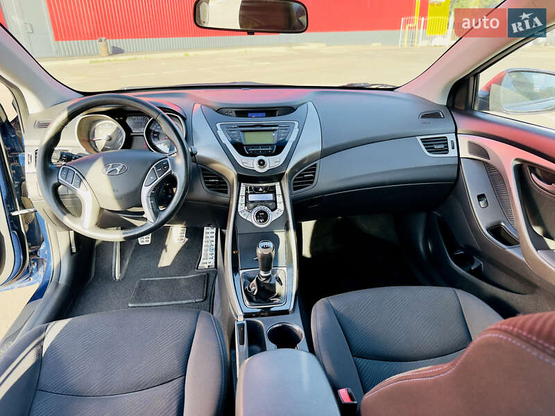 Седан Hyundai Elantra 2012 в Кропивницком