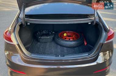 Седан Hyundai Elantra 2018 в 