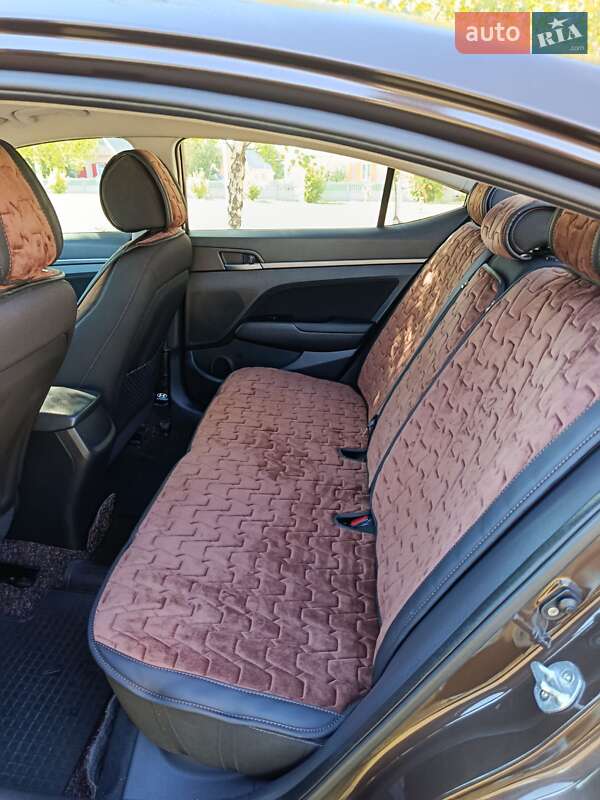Седан Hyundai Elantra 2018 в Смеле