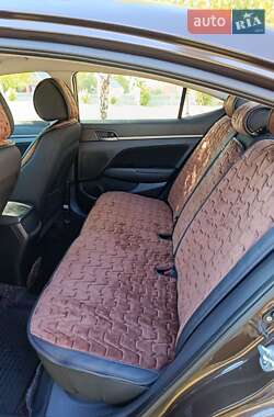 Седан Hyundai Elantra 2018 в 
