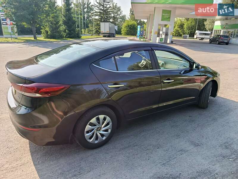 Седан Hyundai Elantra 2018 в Смеле