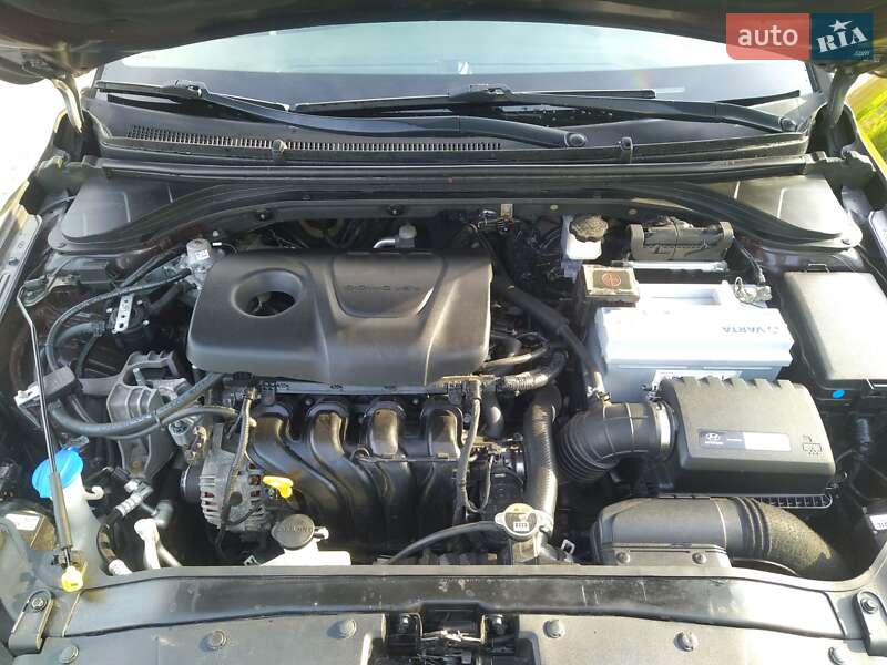 Седан Hyundai Elantra 2018 в Смеле
