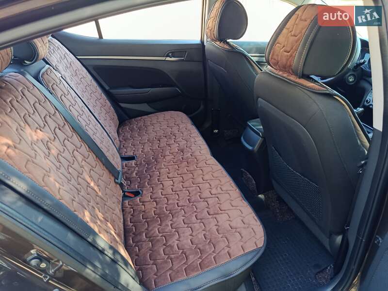 Седан Hyundai Elantra 2018 в Смеле
