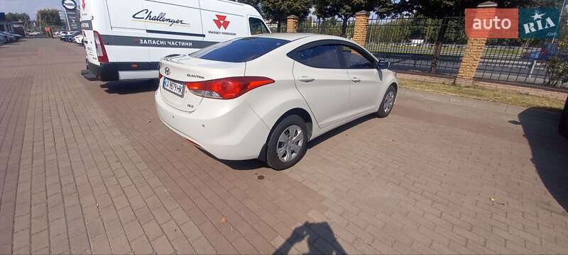 Седан Hyundai Elantra 2013 в Киеве