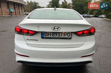 Седан Hyundai Elantra 2016 в 
