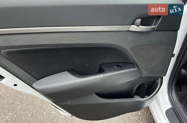 Седан Hyundai Elantra 2016 в 