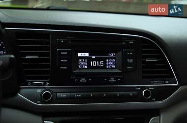 Седан Hyundai Elantra 2017 в 