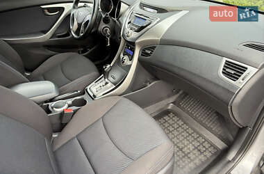 Седан Hyundai Elantra 2013 в 