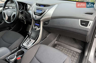 Седан Hyundai Elantra 2013 в 