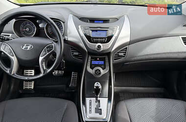 Седан Hyundai Elantra 2013 в 