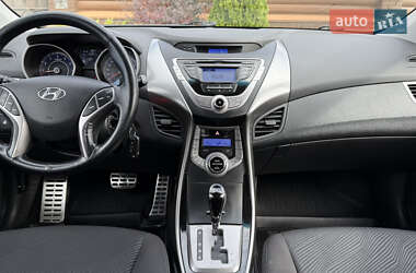 Седан Hyundai Elantra 2013 в 