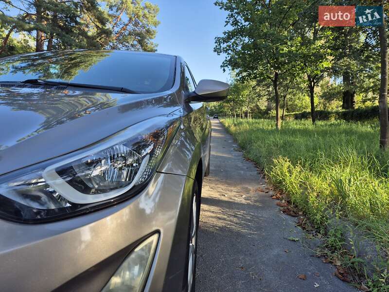 Седан Hyundai Elantra 2014 в Киеве