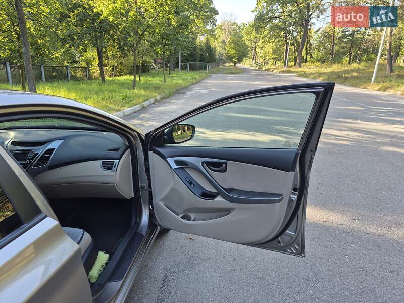 Седан Hyundai Elantra 2014 в Киеве
