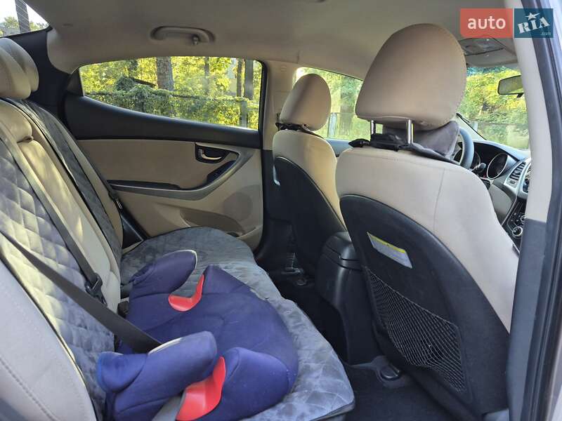 Седан Hyundai Elantra 2014 в Киеве