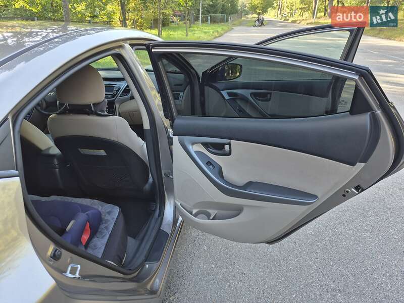 Седан Hyundai Elantra 2014 в Киеве