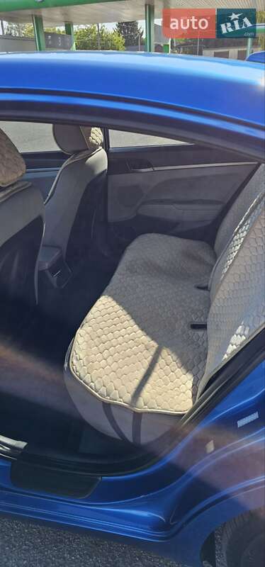 Седан Hyundai Elantra 2016 в Лубнах