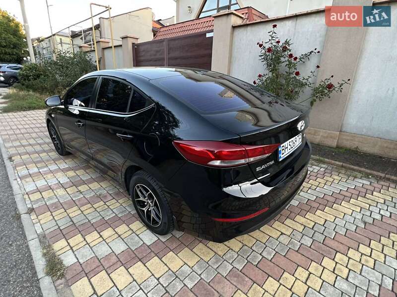 Седан Hyundai Elantra 2016 в Одессе