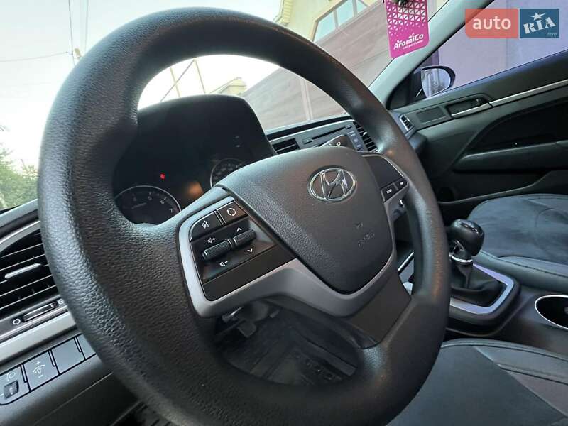 Седан Hyundai Elantra 2016 в Одессе