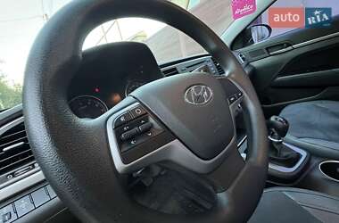 Седан Hyundai Elantra 2016 в 