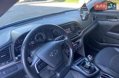 Седан Hyundai Elantra 2018 в 
