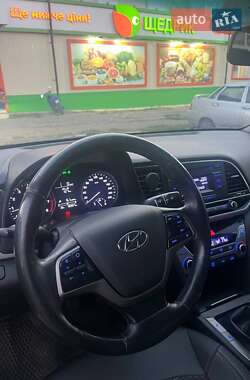 Седан Hyundai Elantra 2018 в 