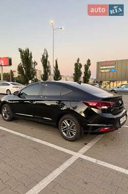Седан Hyundai Elantra 2019 в 